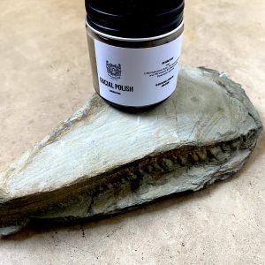 Face Polish / Serum with 1.5% Hyaluronic Acid, 1% Liquorice Extract and 3% Vitamin B3 (Niacinamide) Hyaluronic Acid HA