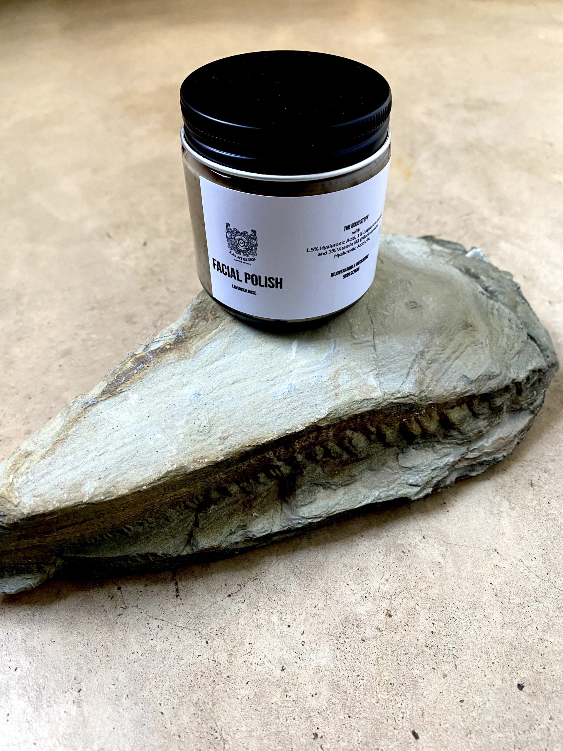 Face Polish / Serum with 1.5% Hyaluronic Acid, 1% Liquorice Extract and 3% Vitamin B3 (Niacinamide) Hyaluronic Acid HA